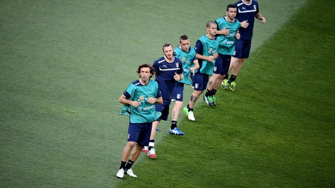 Không nghỉ ngơi, các cầu thủ Italia đã tập luyện rất chăm chỉ chuẩn bị cho trận chung kết EURO 2012